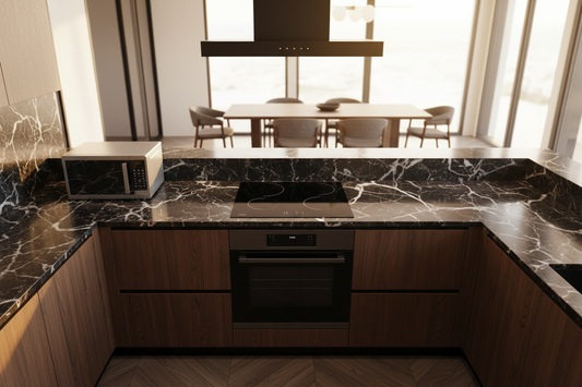 Piano cottura Kumtel 4 zone induzione vetroceramica nero - frontale dall'alto cucina lusso